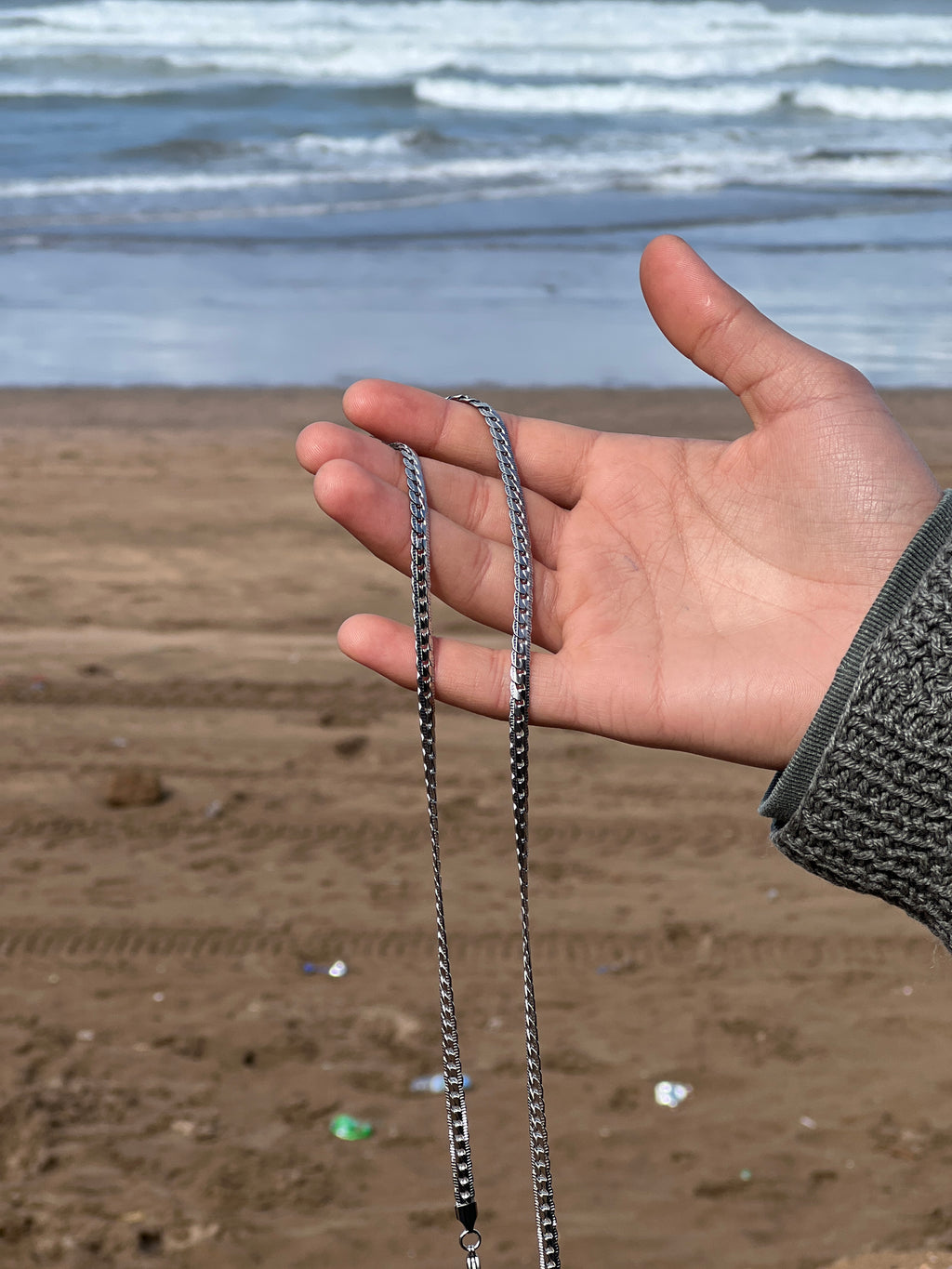 Bracelet élégant avec chaîne assortie